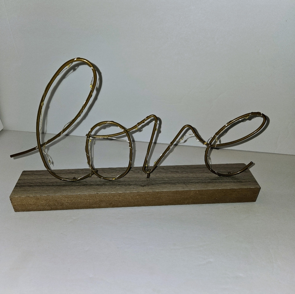 Light-up Wire 'Love' Sculpture Sign Goldtone